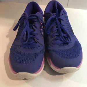 Nike Women’s Flex Size 7